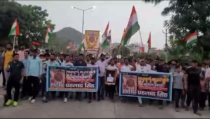 कैण्डल मार्च निकालकर कांस्टेबल को दी श्रद्धांजलि