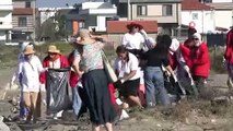 Öğrenciler Karasu sahilinde çevre temizliği yaptı
