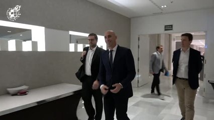 Iniesta se suma a los comunicados en contra de Rubiales una vez apartado temporalmente de todos sus cargos por la FIFA