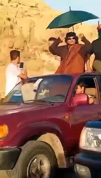 Un sosia di Gheddafi acclamato nel sud della Libia: ecco il video trasmesso anche da al Jazeera