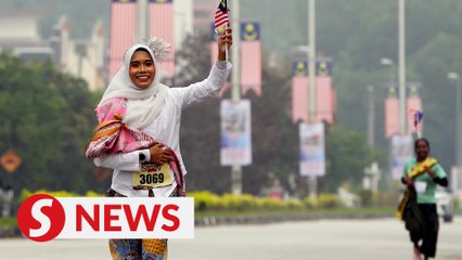 Kaleidoscope of colors at inaugural Ipoh Sarong Run