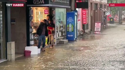 Uşak'ta şiddetli yağmur ve dolu etkili oldu