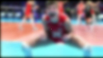 Ebrar Karakurt'tan, ''Müslüman olarak sana tahammül etmeye devam ediyoruz'' yorumuna pankartlı cevap