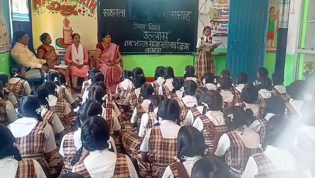 नारा लेखन में स्कूली विद्यार्थियों ने दिखाया हुनर, पुरस्कृत हुए विजेता