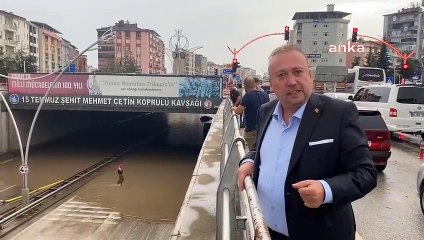 Uşak'ta Sağanak Yağmur Trafiği Felç Etti
