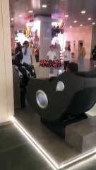 L’événement qui a suscité l’indignation dans le centre commercial d’Istanbul ! La personne qui a pris des photos de la femme dans le fauteuil de massage a été exposée