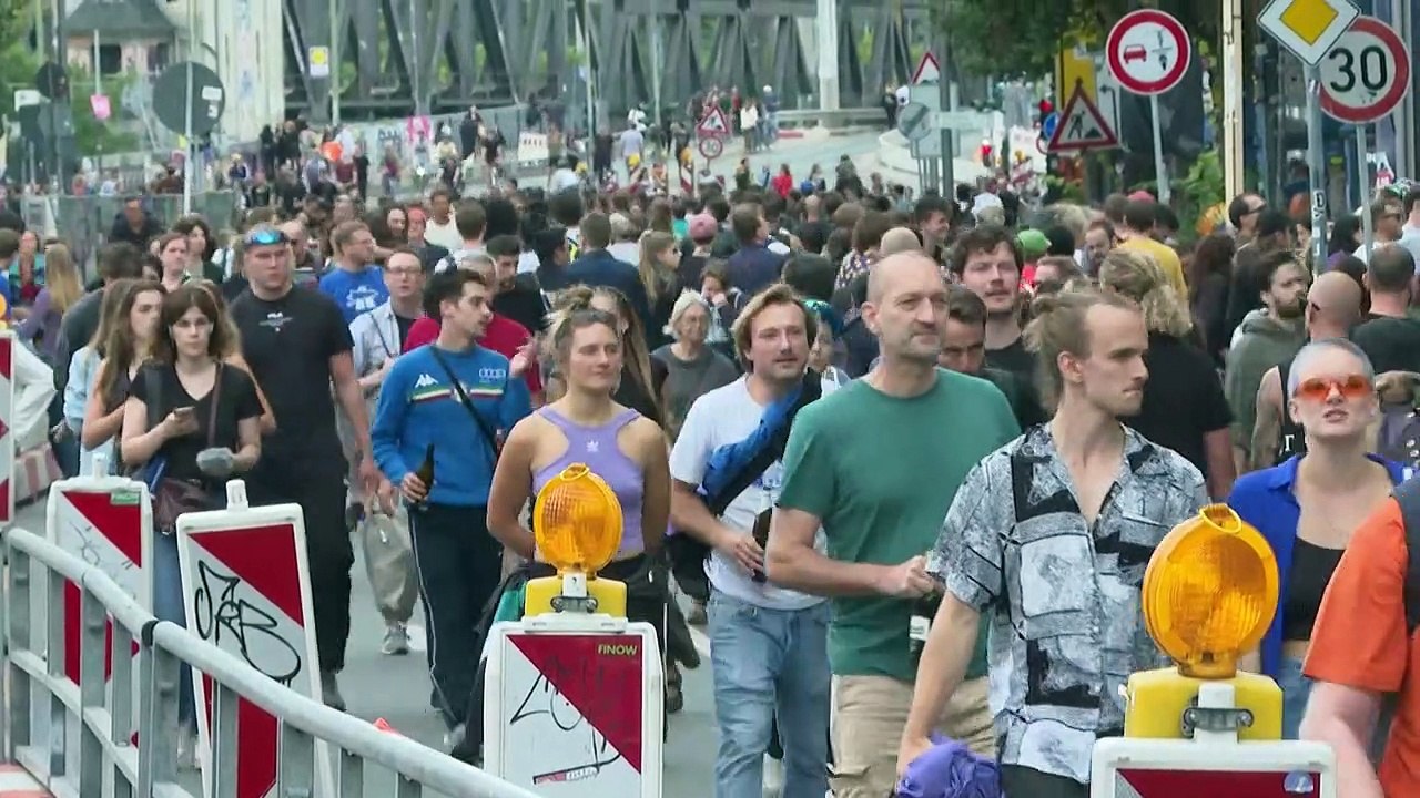 'A100 wegbassen' - Großdemo gegen Autobahnausbau in Berlin