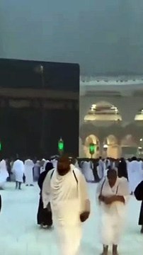 خانہ کعبہ میں طوفانی بارش ️_Heavy rain in Makkah mukarma_मक्का में बारिश