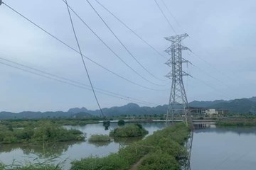 Đảo Cát Bà mất điện hai ngày do tàu hàng làm đứt dây điện