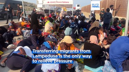 Why are migrants landing in Lampedusa being moved by authorities?