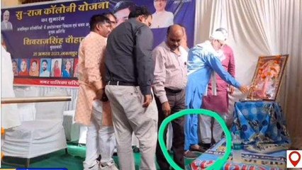 उज्जैन: भाजपा पार्षद ने जूते पहनकर की भगवान की पूजा, बना राजनीतिक मुद्दा