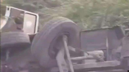 భద్రాచలం: అదుపుతప్పి బొగ్గు టిప్పర్ బోల్తా.. డ్రైవర్ కు..!