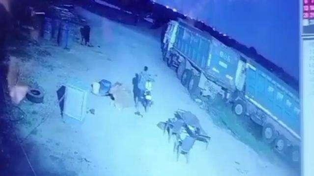 कानपुर: बेखौफ चोरों ने उड़ाई बाइक, घटना सीसीटीवी में हुई कैद