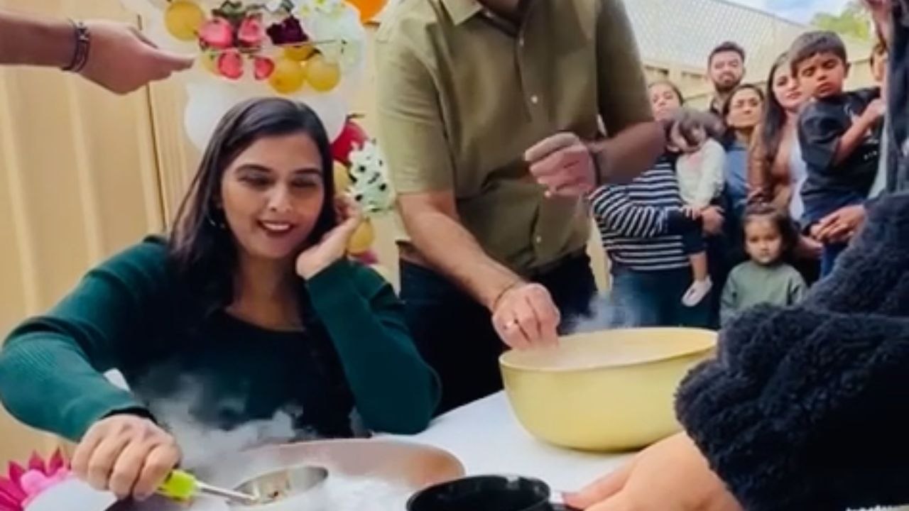 AWESOME science-inspired gender reveal has parents-to-be smoking with excitement
