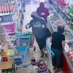 Zincir market şubesinde soygun; kendini vurdu