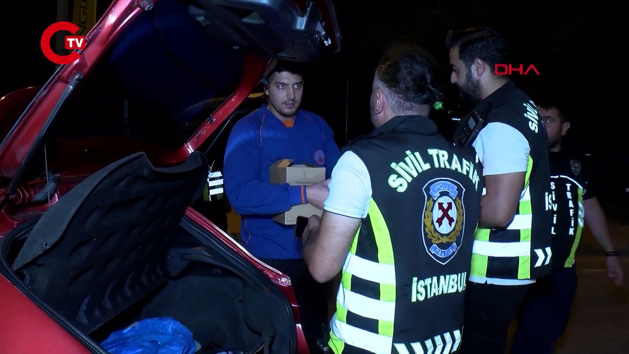 Kadıköy'de denetime takılan sürücüden tehdi...