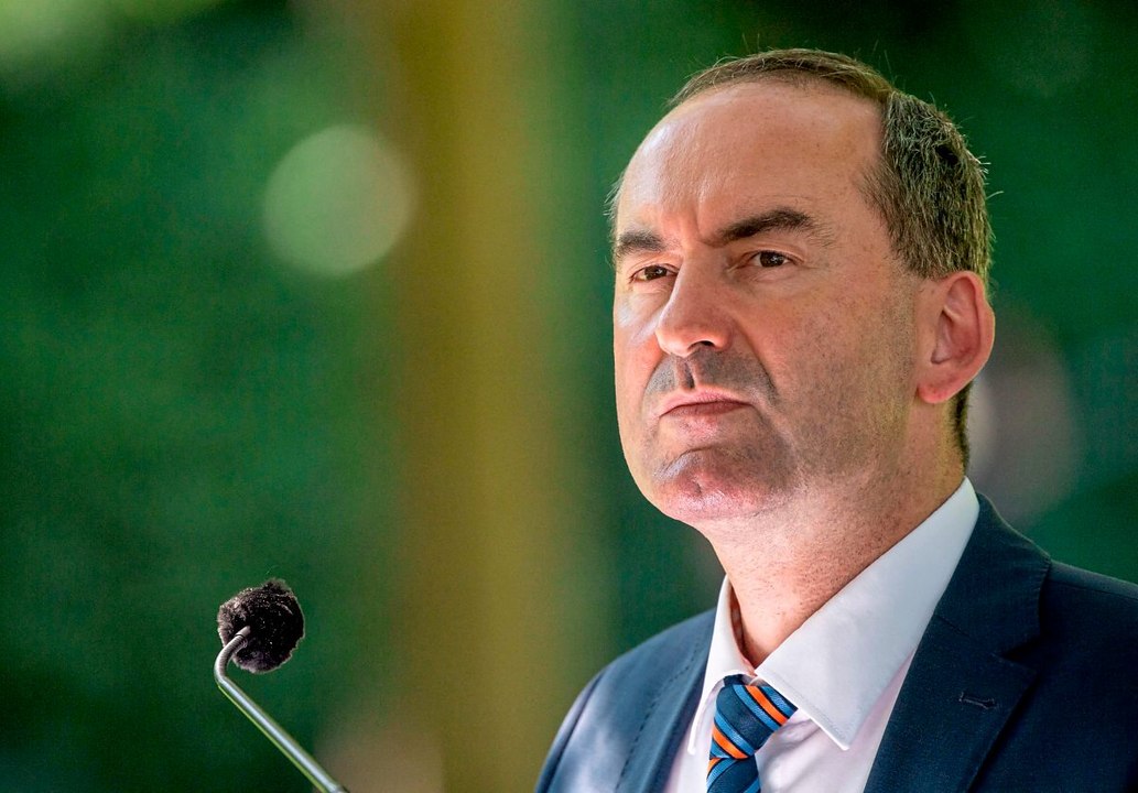 Bruder von bayerischem Wirtschaftsminister bekannte sich zu antisemitischem Flugblatt