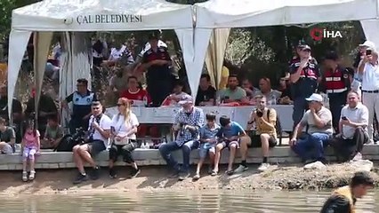 Sudan Koyun Geçirme Yarışması renkli görüntülere sahne oldu