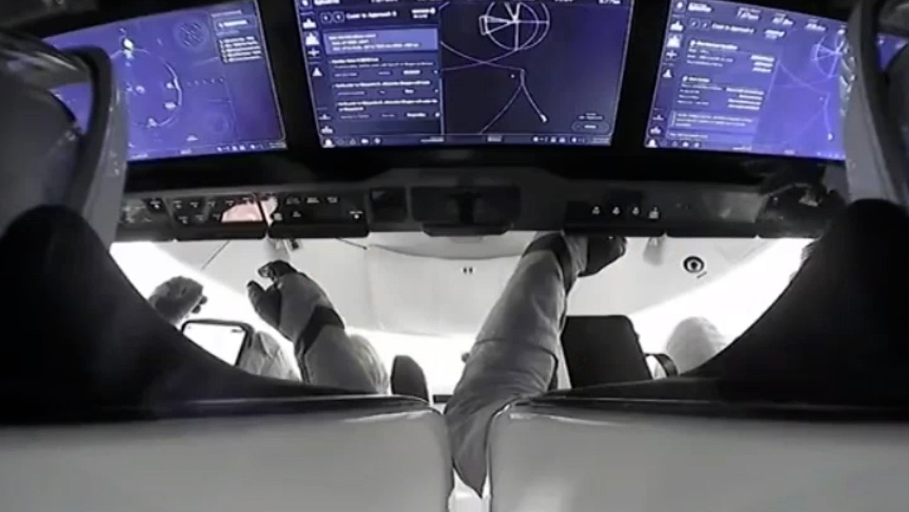 SpaceX'in taşıdığı astronotlar Uluslararası Uzay İstasyonu'na ulaştı