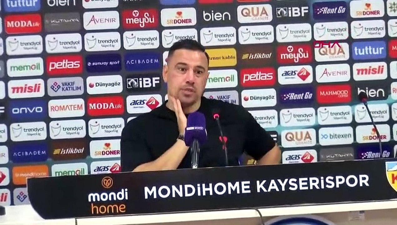 Un geste romantique de Çağdaş Atan envers ses joueurs après la victoire de Samsun ! Il a présenté une chanson de Sezen Aksu