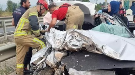 Bursa'da otomobil, TIR'a arkadan çarptı: 1 ölü, 3 yaralı