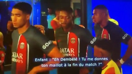 Download Video: PSG : La réaction insolite d'un enfant quand il croise Dembélé dans le tunnel