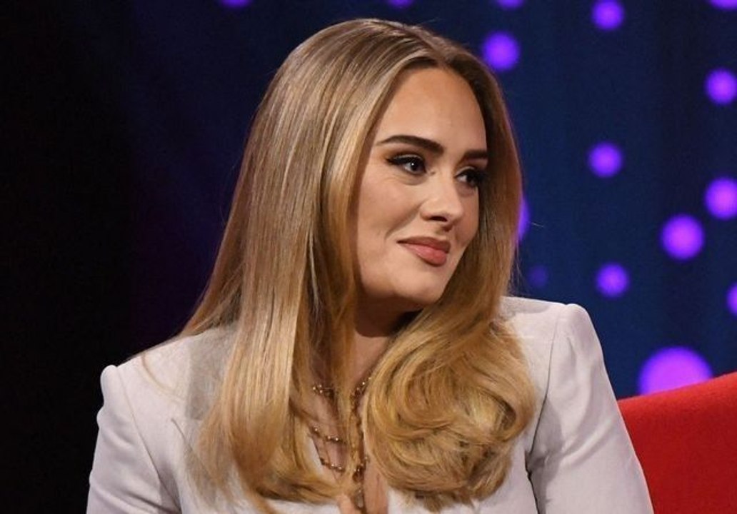 Adele : la chanteuse s’effrondre au sol en plein concert à Las Vegas
