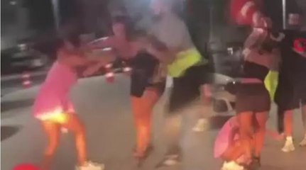 Beylikdüzü’nde eğlence mekanı çıkışında yaşanan kavga kamerada