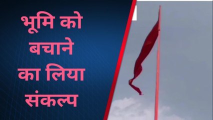 बलिया: कब्जे से बचाने खातिर जमीन में गाड़ दिया "संकल्प ध्वज"