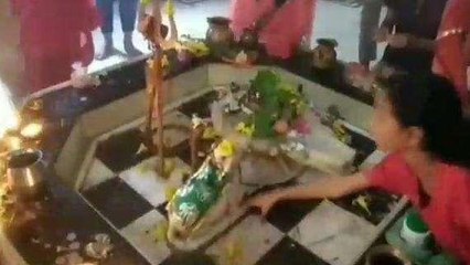 झुंझुनूं: इस मंदिर में विराजित है पारदर्शी शिवलिंग, दर्शन मात्र से बन जाते हैं बिगड़े काम