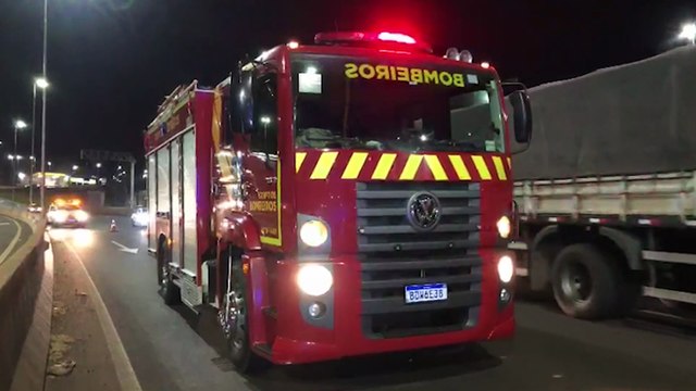 Motociclista fica ferido ao se envolver em acidente com caminhão no Trevo Cataratas