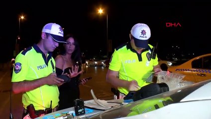 Kadın sürücü polisleri böyle tehdit etti: Şimdi ararım ve buraya yığarım