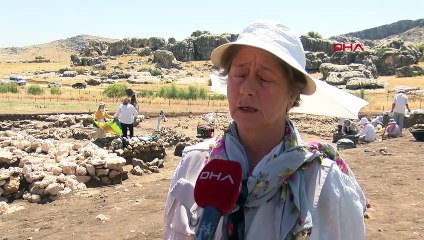 5 autres tombes de l'âge du bronze découvertes sur la colline de Çayönü