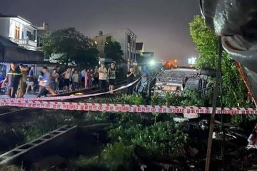 Hải Phòng: Tàu hoả hất văng ô tô băng qua đường ray, 2 người bị thương nặng