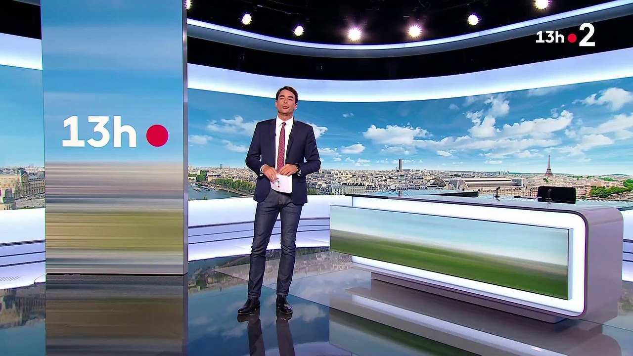 Regardez les images du nouveau plateau des JT de France 2 qui a été inauguré aujourd'hui à 13h par Julian Bugier - VIDEO