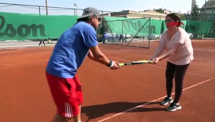 Ameliyat Sonrası Tenis Sporuna Başlayan Kadın