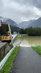 Bormio: l'acqua invade la tangenzialina