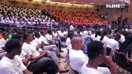 Perezida Kagame yakebuye urubyiruko rwijanditse mu bikorwa byo kuramya ubukene