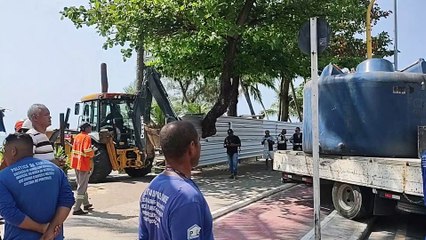 Prefeitura inicia demolição da Barraca do Carlito, na Ponta Verde