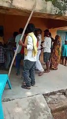 सोनभद्र में वन चौकी पर ग्रामीणों का हमला, देखे वीडियो