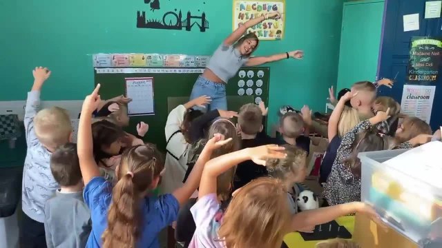 Première leçon d'anglais avec les maternelles de Bray-Levant