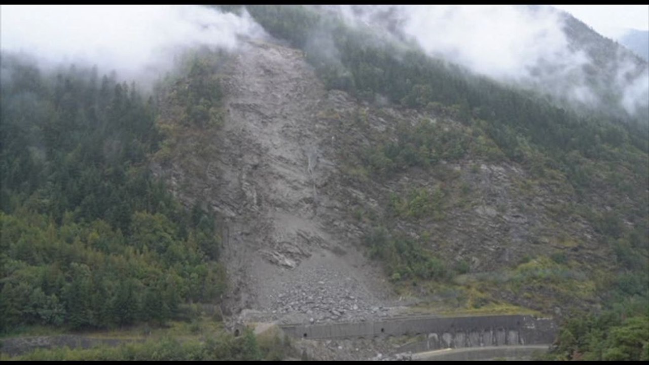 Immagini della frana in Savoia, interrotti treni tra Francia e Italia
