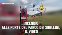 Incendio alle porte del Parco dei Sibillini, il video