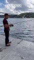 Futbolcu olmasa balıkçı olurmuş! Fenerbahçe'nin yıldızı Tadic, İstanbul Boğazı'na olta attı