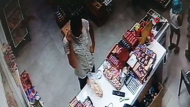 Antalya'da Lastikleri Patlak Bisikletle Gelen Hırsız, 6 Bin TL'lik Bisikleti Çaldı