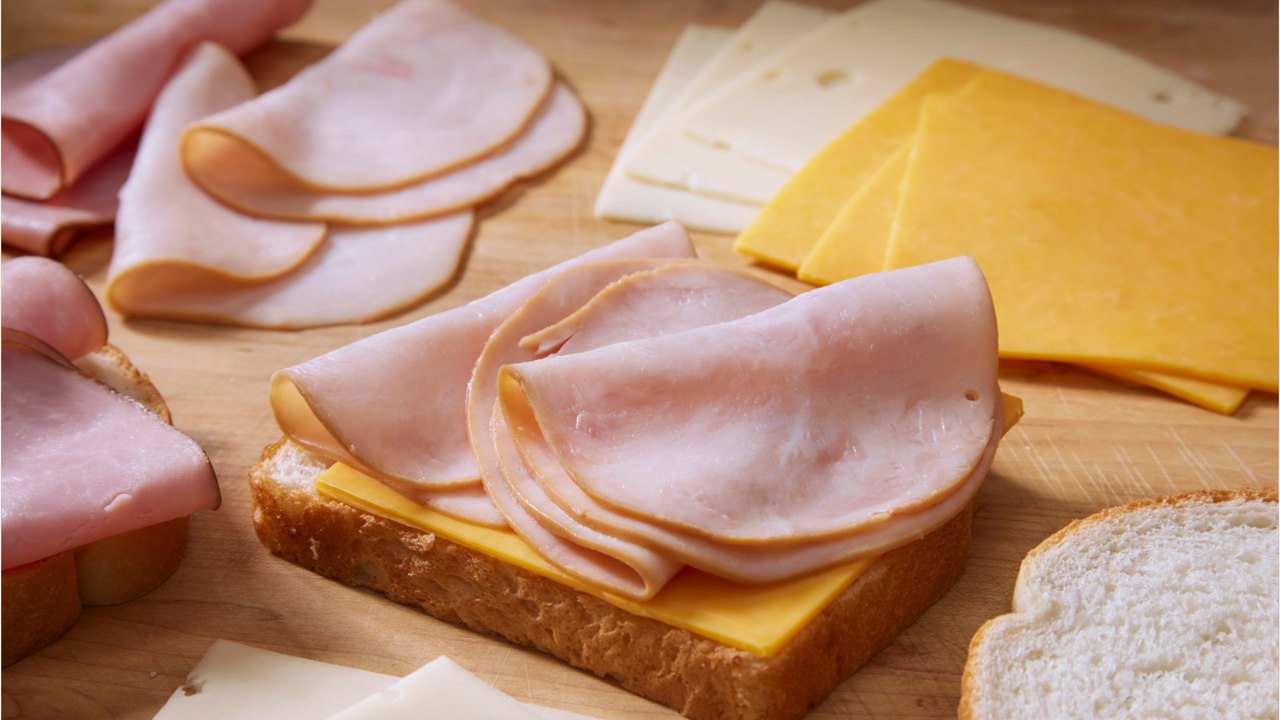 People are just finding out how sliced ham is really made: 'I can’t eat anything anymore!'