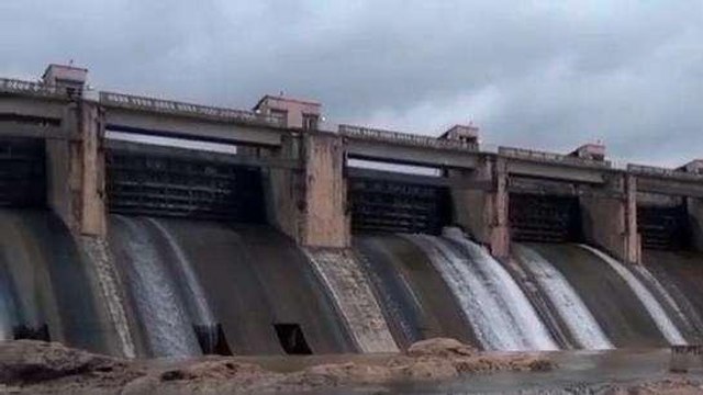 నిర్మల్: కడెం ప్రాజెక్టుకు కొనసాగుతున్న వరద
