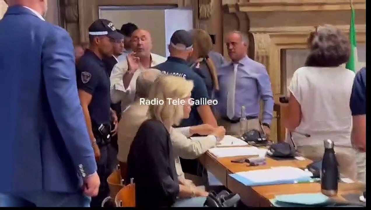 Il sindaco di Terni sfiora la rissa con un consigliere: c'? un secondo video