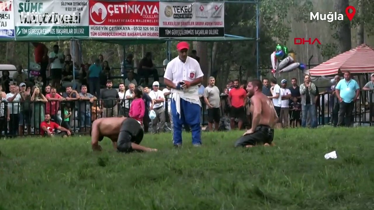 Başpehlivan Balaban, güreş biter bitmez fotoğraf çektirmek isteyen hayranıyla tartıştı