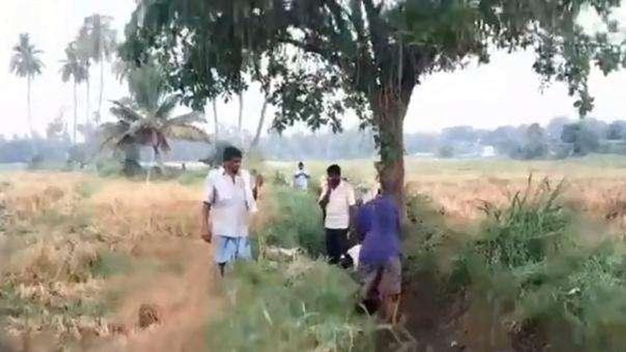 తూర్పుగోదావరి జిల్లా: ముఖ్య గమనిక... ఆధార్ అనుసంధానం ఉంటేనే డబ్బులు..!